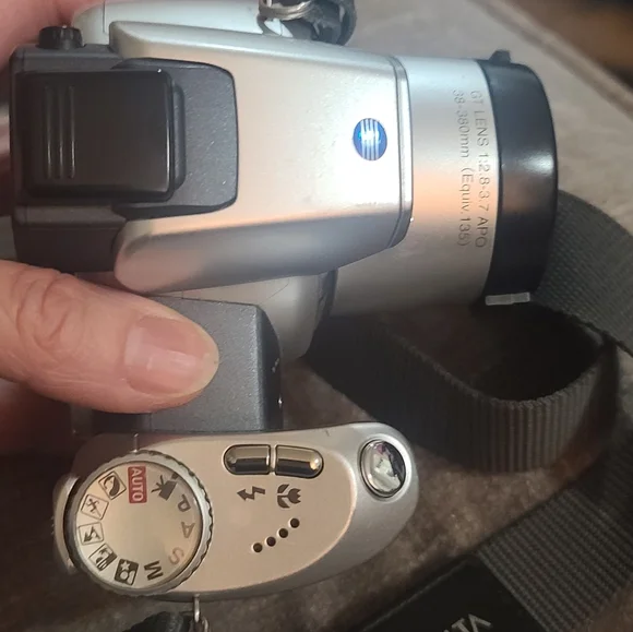 Konica Minolta Dimage Z2 Digital Camera 10x Zoom - Picture 4 of 12